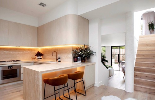 Toorak Casa | Charlotte (With Car Parking)