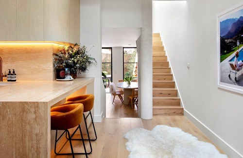 Toorak Casa | Charlotte (With Car Parking)