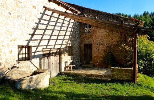 Saint-Apollinaire-de-Rias Casa | casa familiar encantador, una piscina, con una gran sala de recepción, buena vista
