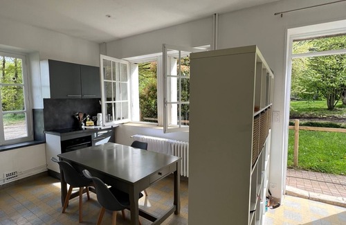 Saint-Lubin-en-Vergonnois Cabaña | Charming cottage located in the park of a 17th century castle