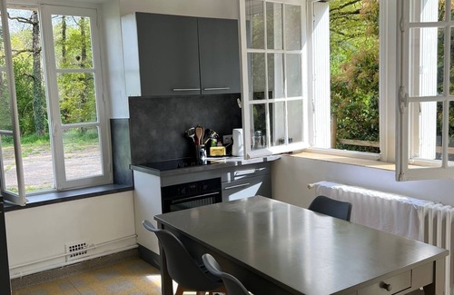 Saint-Lubin-en-Vergonnois Cabaña | Charming cottage located in the park of a 17th century castle