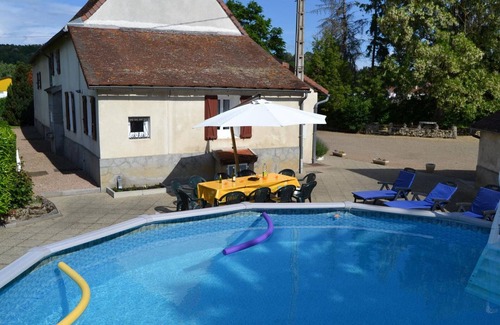 Saint-Pourcain-sur-Sioule Cabaña | Casa grande con piscina, sauna y jardín en Saint-Pourçain-sur-Sioule. Ideal para familias y amigos