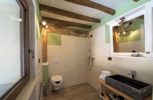 Gavi Cama Y Desayuno | Encantador refugio en Alessandria con cama tamaño queen y piscina al aire libre