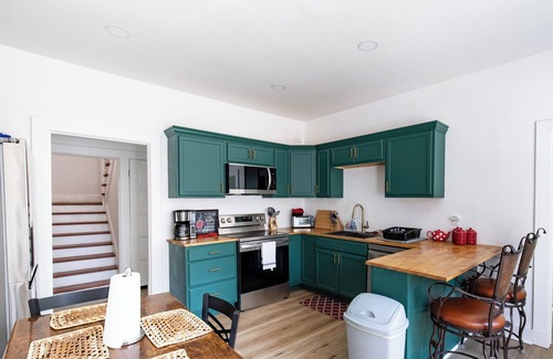 Knoxville Casa | Charm of Crestview! 5-bedroom house in serene Knoxville!