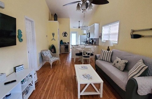 Myrtle Grove Casa | Charm Your Sol- < 3 miles to Carolina Beach!