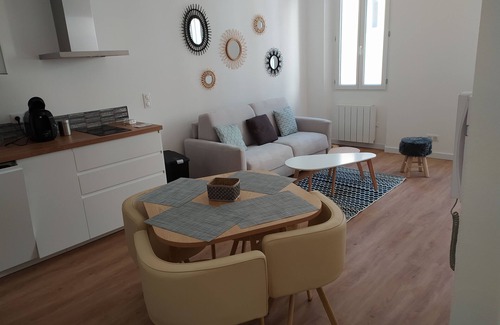 Sanary-sur-Mer Apartamento | Charmand 40 m2 cosy nest in the heart of Sanary's historic center