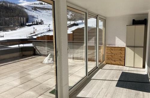 Orcieres-Merlette Apartamento | Charmant 2 pièces cabine avec véranda, terrasse exposée sud, proche des pistes et commerces, WiFi inclus - FR-1-262-76