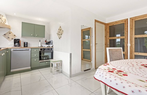 Brignoles Apartamento | Apartamento 'Charmant Appartement Brignoles' con terraza privada y aire acondicionado