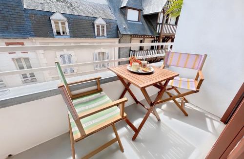 Deauville City Centre Apartamento | Charmant Appartement au Cœur de Deauville avec Balcon et plage à 10 min à Pied