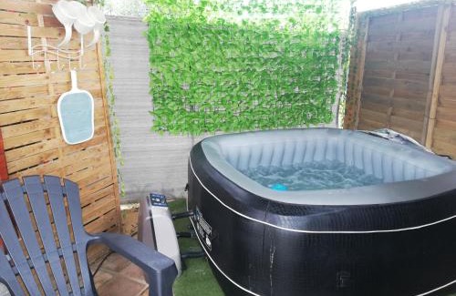 Massillargues-Attuech Apartamento | Charmant Chalet pour 2 personnes SPA privé