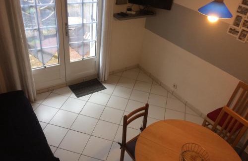 Villers-sur-Mer Apartamento | Charmant cottage duplex avec jardinet, proche mer, parking gratuit - FR-1-712-24