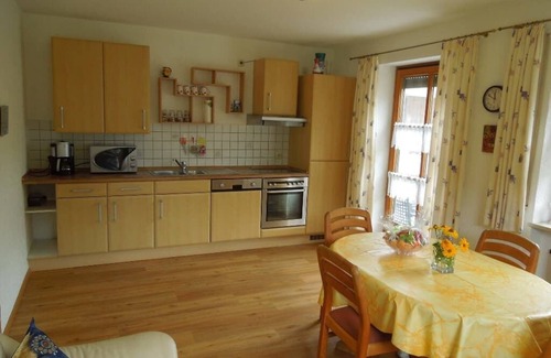 Neunburg vorm Wald Apartamento | Encantador alojamiento amueblado (60 metros cuadrados) con cocina completamente equipada y Wi-Fi