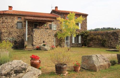 Lavaudieu Casa | Charmant Gîte à Lavaudieu avec Terrasse, Proche Sites Touristiques et Commerces - FR-1-582-219