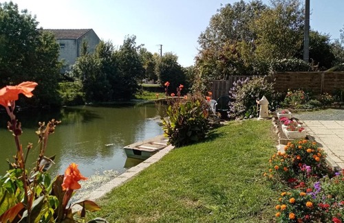 La Taillee Casa | - Charmant Gîte au Calme - "La Maison de La Taillée aux Volets Bleus" - Bord de Rivière - Pêche - Marais Poitevin - Vendée