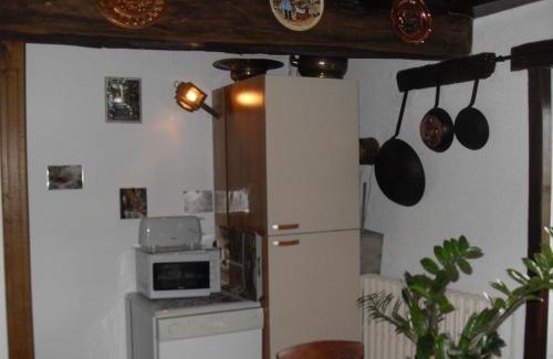 La Petite-Marche Casa | Charmant gîte avec jardin clôturé, cheminée et nombreux équipements près des stations thermales - FR-1-489-159