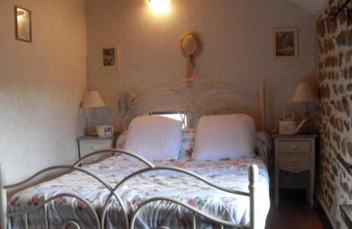 La Petite-Marche Casa | Charmant gîte avec jardin clôturé, cheminée et nombreux équipements près des stations thermales - FR-1-489-159