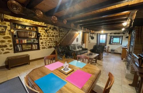 La Petite-Marche Casa | Charmant gîte avec jardin clôturé, cheminée et nombreux équipements près des stations thermales - FR-1-489-159
