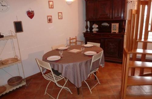 Veranne Casa | Charmant gîte avec poêle à bois, terrasse et jardin, sentiers rando, 1 chambre + mezzanine - FR-1-496-256