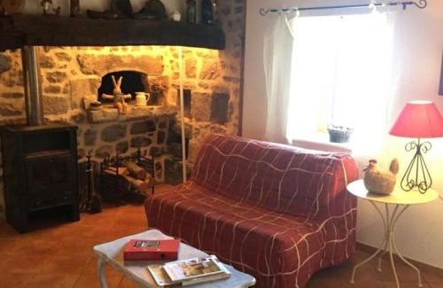 Veranne Casa | Charmant gîte avec poêle à bois, terrasse et jardin, sentiers rando, 1 chambre + mezzanine - FR-1-496-256