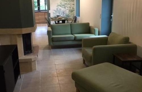 Le Mans Casa | Charmant Gîte Familial Rénové avec 3 Chambres, Cheminée et Jardin, Proche Le Mans - FR-1-410-332