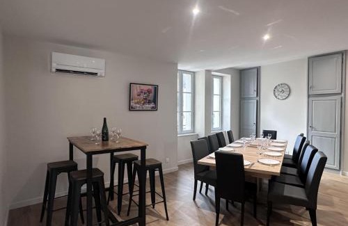 Theneuille Casa | Charmant gîte historique rénové à 2 niveaux avec parking et jardin - FR-1-489-571