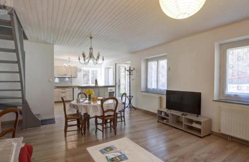 Marlhes Casa | Charmant Gîte Rénové avec Jardin Privatif, Wifi inclus - FR-1-496-331