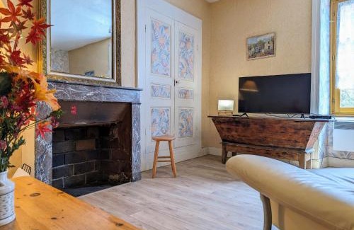 Saint-Didier-sur-Doulon Casa | Charmant Gîte Indépendant au Coeur d'un Village de Campagne avec Cour Fermée - FR-1-582-222