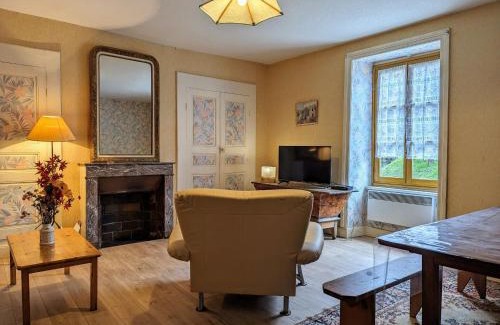 Saint-Didier-sur-Doulon Casa | Charmant Gîte Indépendant au Coeur d'un Village de Campagne avec Cour Fermée - FR-1-582-222