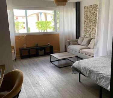 Sainte-Therese-Demi-Lune Apartamento | Charmant studio cosy avec parking