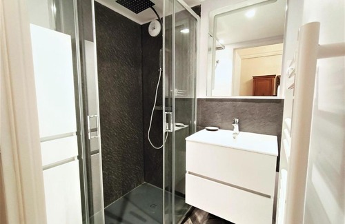 Aix-les-Bains City Center Apartamento | Charmant T1 Bis au cœur d'Aix-les-Bains, à deux pas des thermes, lac et gare, décoré avec soin - FR-1-555-44