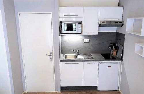 Bagneres-de-Luchon Apartamento | Charmant T2, hypercentre, calme, terrasse, parking, commerces