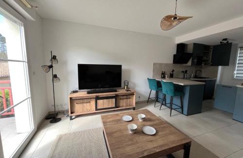 Ares Apartamento | Charmant T2 rénové avec balcon, proche plage et commerces