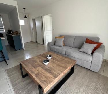 Ares Apartamento | Charmant T2 rénové avec balcon, proche plage et commerces