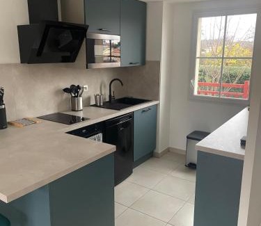 Ares Apartamento | Charmant T2 rénové avec balcon, proche plage et commerces