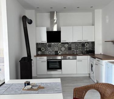 Jois Apartamento | Charmante Ferienwohnung mit Segelmöglichkeit