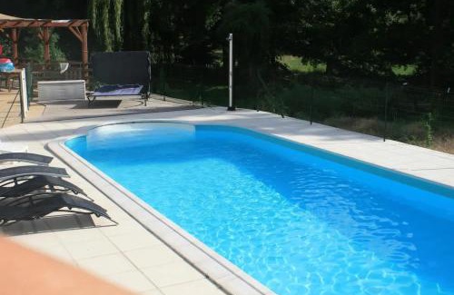 Chalandray Casa | Charmante maison avec piscine à Chalandray, 25 m²