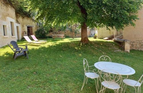 Seuilly Casa | Charmante maison avec jardin privé, cheminée et WIFI - FR-1-381-67