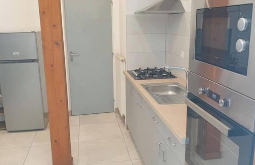 Saint-Barthelemy-de-Vals Casa | Charmante Maison Mitoyenne sur 2 Niveaux