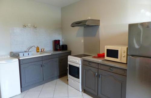 Louchy-Montfand Casa | Charmante maison rénovée avec cour, proche bourg, WiFi, jardin clos, animaux acceptés, à Louchy-Montfand - FR-1-489-178
