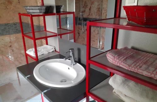 Louchy-Montfand Casa | Charmante maison rénovée avec cour, proche bourg, WiFi, jardin clos, animaux acceptés, à Louchy-Montfand - FR-1-489-178