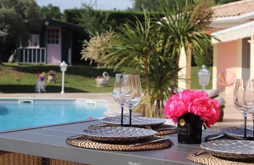 La Lande-de-Fronsac Apartamento | charmante petite maison avec spa, piscine chauffé et salle de fitness