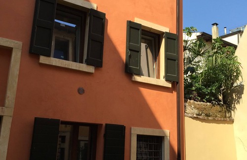 Citta Antica Apartamento | Lujo y elegancia en Verona! A pocos pasos del casco antiguo
