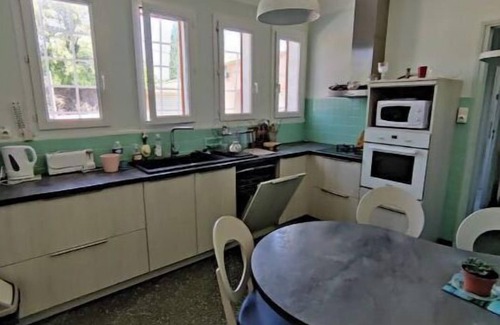 Arles Casa | Charme de Maison de Famille Fleurie au Calme