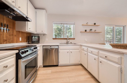 Truckee Casa | Charmed Cabin at Tahoe Donner by Tahoe Getaways - 2BR w/ HOA Access