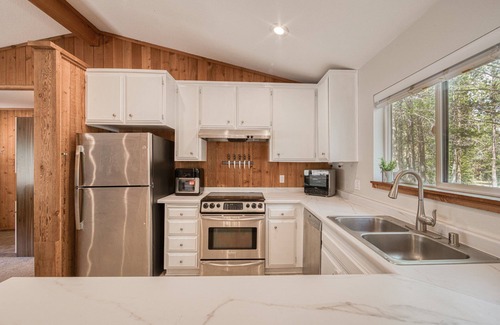 Truckee Casa | Charmed Cabin at Tahoe Donner by Tahoe Getaways - 2BR w/ HOA Access