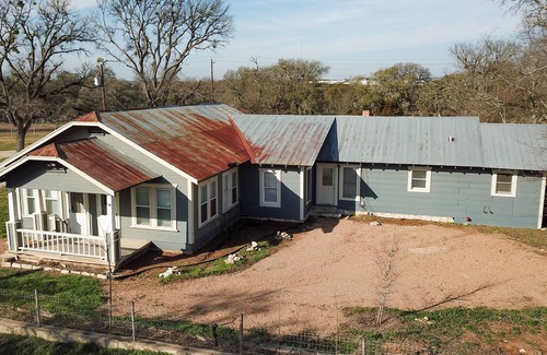 Dripping Springs Casa | Charmer in Downtown Dripping Springs Ritz on Old Fitz