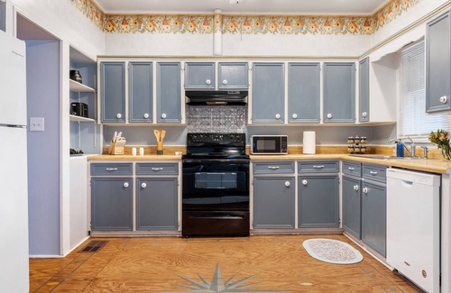 Dripping Springs Casa | Charmer in Downtown Dripping Springs Ritz on Old Fitz