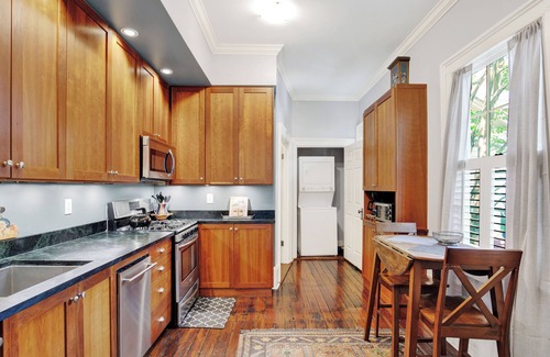 Savannah Victorian District Casa | Charmer near Forsyth Park, Heated Pool Access!