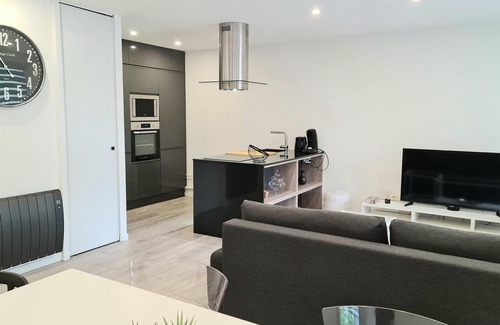 La Riviere-Saint-Sauveur Apartamento | Charming 54 m² apartment with swimming pool