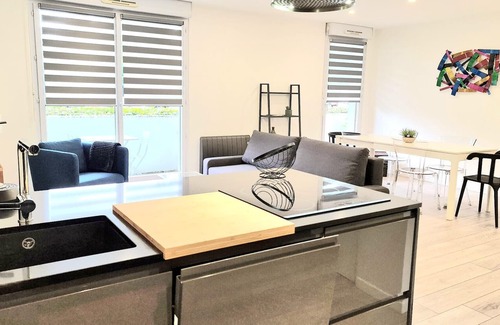 La Riviere-Saint-Sauveur Apartamento | Charming 54 m² apartment with swimming pool